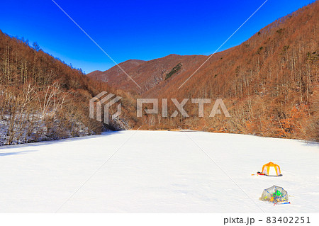 厳冬のダム湖 厳冬のダム湖 83402251