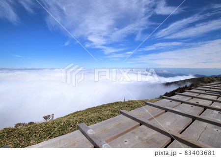 展望デッキからの景観　雲海　剣山　（徳島県）	 83403681