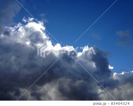 青空と雲のみ 83404324
