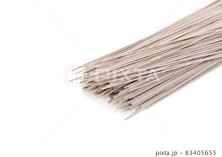日本蕎麦の乾麺【白背景】 83405655