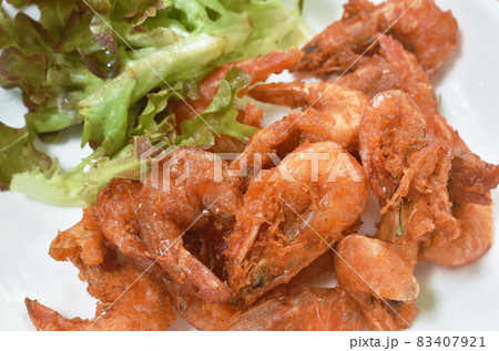 crispy fried salty shrimp with lemon leaf arranging and red oak vegetable on plate dipping sweet sauce cup crispy fried salty shrimp with lemon leaf arranging and red oak vegetable on plate dipping sweet sauce cup 83407921