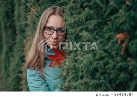 Beautiful autumn woman 83414587