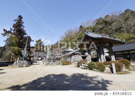 観音正寺 境内と鐘楼 滋賀県近江八幡市 観音正寺 境内と鐘楼 滋賀県近江八幡市 83416812