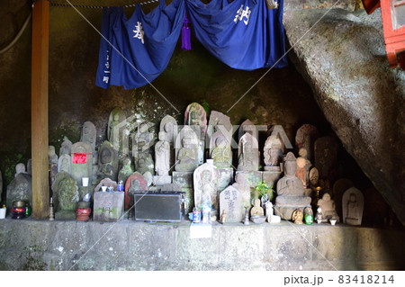 藪不動尊・奥の院の石仏群 83418214