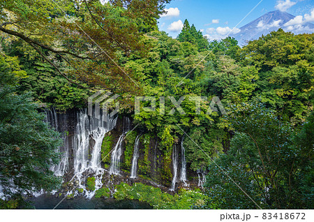 白糸の滝と富士山 83418672