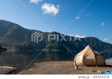 湖畔でキャンプ 西湖 湖畔でキャンプ 西湖 83420158