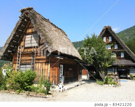 合掌造りの古民家でお土産を買った 83421220