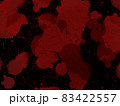 飛び散る赤い液体黒背景 83422557