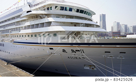 横浜港、大桟橋に停泊中の飛鳥II 83425026