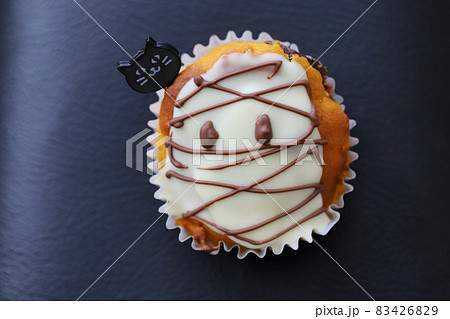 ハロウィン用のかぼちゃマフィン　手作りお菓子 83426829