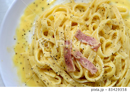 平打ちの生パスタで作ったカルボナーラ 83429358