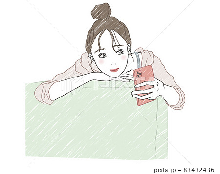 ソファーでスマホをいじっている女性のイラスト素材