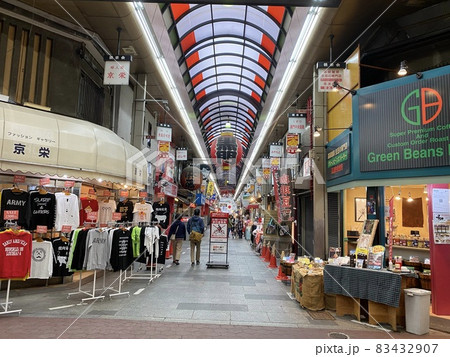 閑散とした黒門市場 83432907