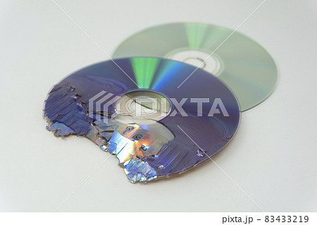 破損したCD 83433219