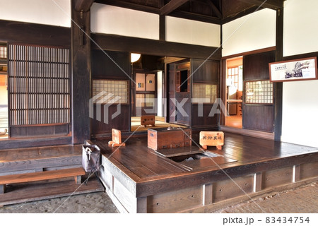 200年使い込まれたとは思えない美しさ。日高市高麗郷古民家の囲炉裏端