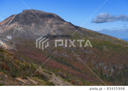 南月山付近から見た秋の茶臼岳 83435998