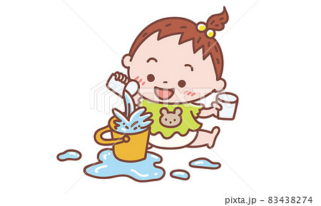 水あそびをする赤ちゃん 83438274