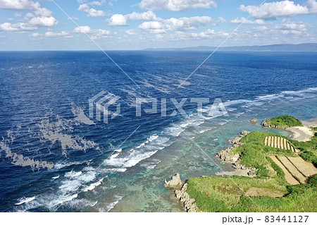 沖縄本島北部に流れ着く火山噴火の軽石 沖縄本島北部に流れ着く火山噴火の軽石 83441127