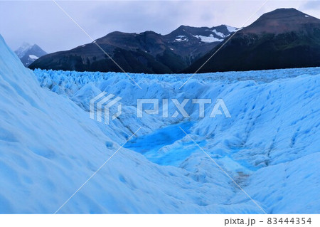 ロス・グラシアレス国立公園のペリト・モレノ氷河 ロス・グラシアレス国立公園のペリト・モレノ氷河 83444354