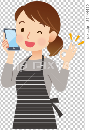 電話で話すエプロンをつけた女性　主婦　表情ポーズ 83444430