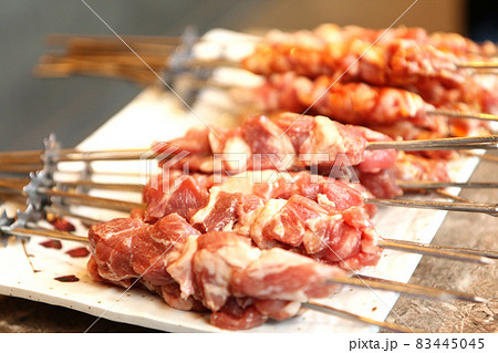 羊肉の串焼き（韓国で食べる中華料理） 83445045
