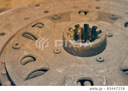 Right Frame Spline Hole of Clutch Disc in Vintage Tone 83447258