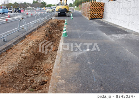 道路側溝の掘削工事 道路側溝の掘削工事 83450247