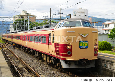 JR東日本 381系特急車両 あずさ 国鉄色 編成写真の写真素材 [83451783] - PIXTA