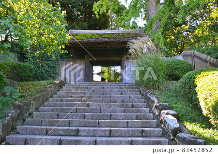 戸定邸・戸定が丘歴史公園 入口茅葺門景観 千葉県松戸市にて 戸定邸・戸定が丘歴史公園 入口茅葺門景観 千葉県松戸市にて 83452852