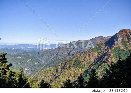 三峯神社_遥拝殿からの風景_秩父観光_秋の山々と青空と紅葉 三峯神社_遥拝殿からの風景_秩父観光_秋の山々と青空と紅葉 83453246