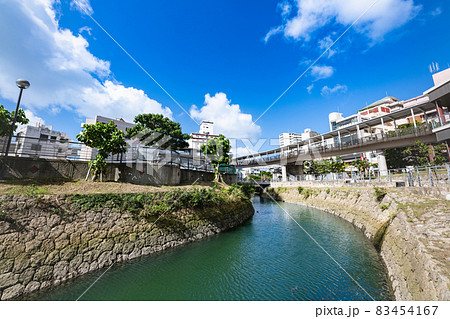 沖縄那覇の安里川とベデストリアンデッキ 沖縄那覇の安里川とベデストリアンデッキ 83454167