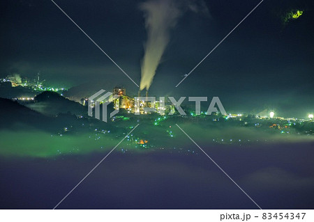 美の山公園から見た秩父の雲海夜景 83454347