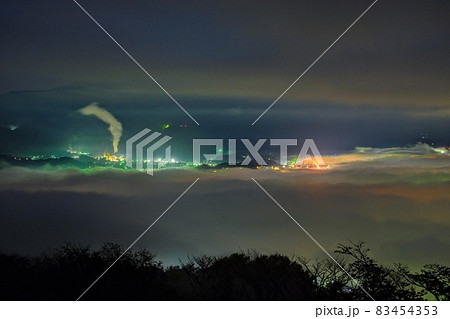 美の山公園から見た秩父の雲海夜景 美の山公園から見た秩父の雲海夜景 83454353