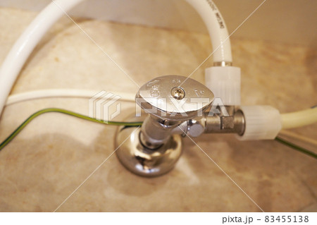 トイレの止水栓 83455138