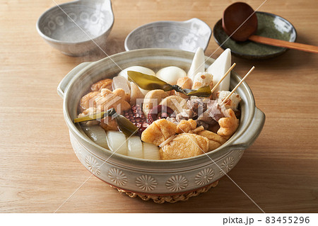 熱々のおでん 83455296