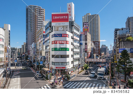 川口駅東口前　大通りと繁華街　埼玉県川口市 83456582