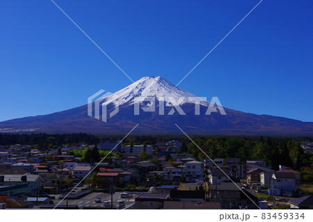 20211029富士吉田からの青空快晴の富士山 83459334