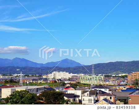 【小田原】近くの街並み、丹沢の山並み 83459338