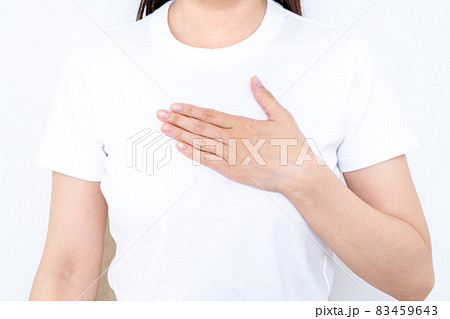 心を込める女性【パーツカット】 83459643