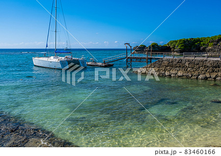 沖縄の海と桟橋 83460166
