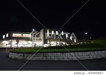 埼玉県久喜市 夜の南栗橋駅東口 83460667