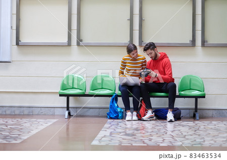 students use modern technology in school to create projects 83463534