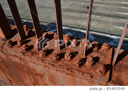 錆びたボルトとナット 83463540