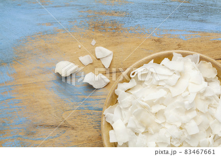 shredded coconut flakes 83467661