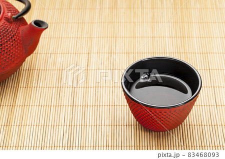 cup of tea with tetsubin 83468093
