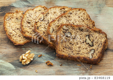 banana bread with walnut 83468119