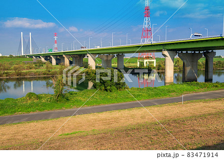 荒川 さきたま大橋 土手から秋の景色 荒川 さきたま大橋 土手から秋の景色 83471914