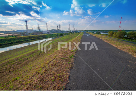 さきたま大橋方面 荒川 新河岸川 土手から秋の景色 さきたま大橋方面 荒川 新河岸川 土手から秋の景色 83472052