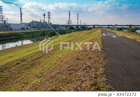 さきたま大橋方面 荒川 新河岸川 土手から秋の景色 さきたま大橋方面 荒川 新河岸川 土手から秋の景色 83472272