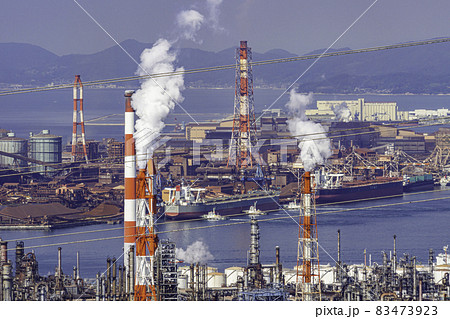 水島臨海工業地帯　JFEスチールとタンカー　岡山県倉敷市 83473923